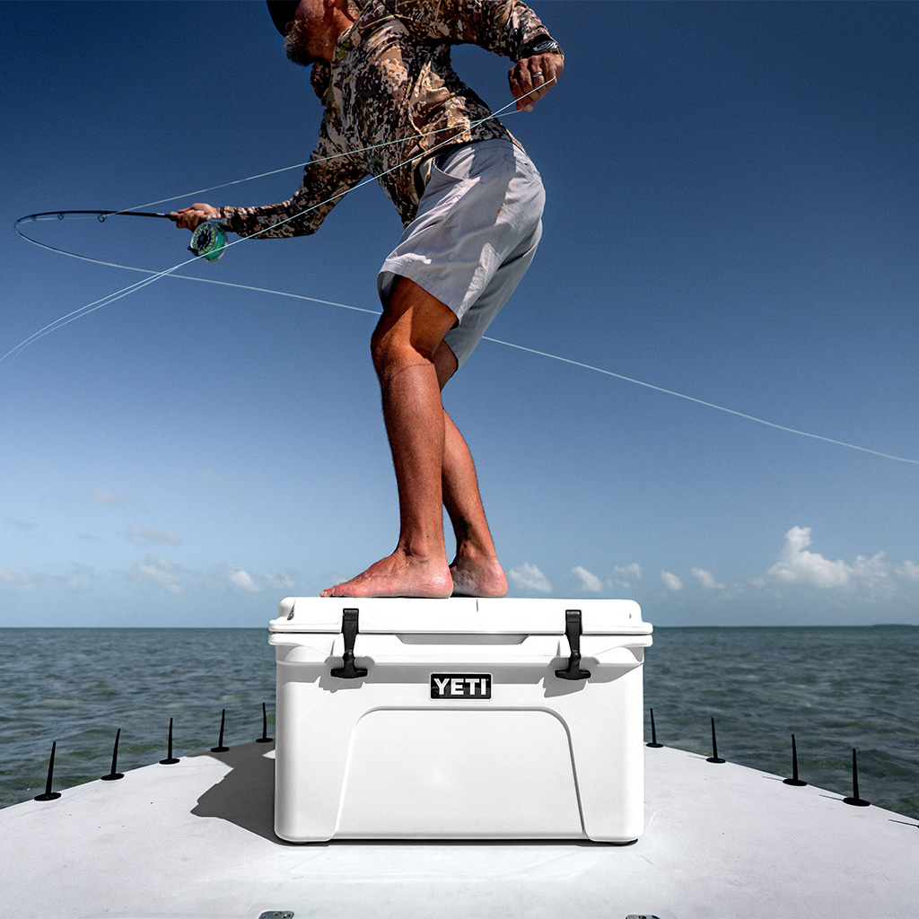 Tundra_45_Hard_Cooler_Product_Overview_Image_Rotomolded_Construction-1x