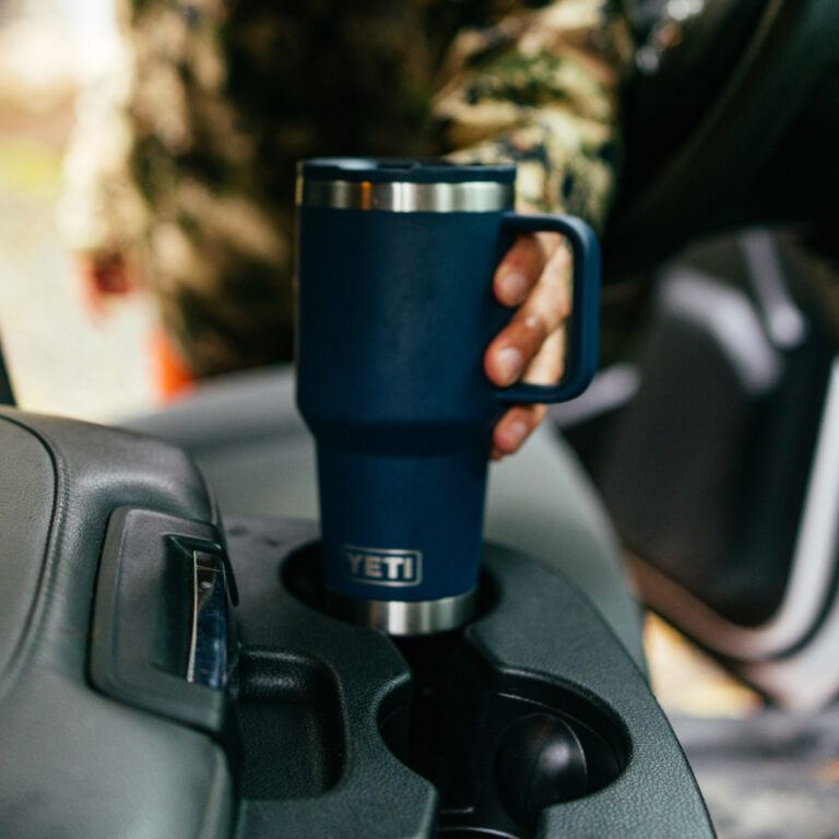 250003_PDP_TravelStrawMug_30oz_CupHolderCompatible