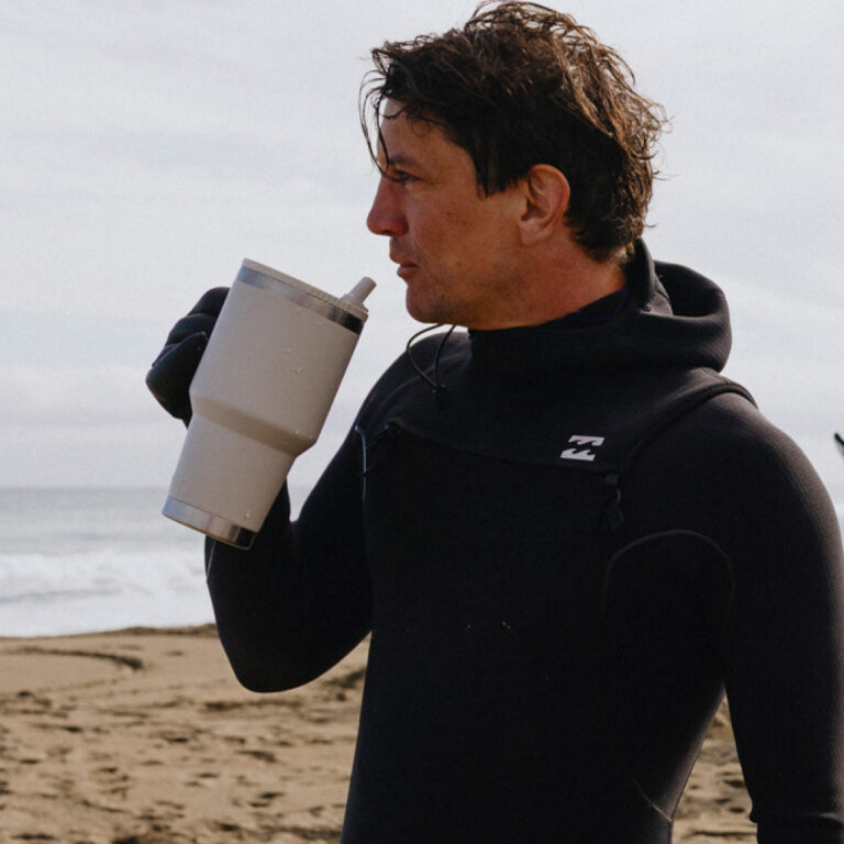 250003_PDP_TravelStrawMug_30oz_EasyToGripHandle